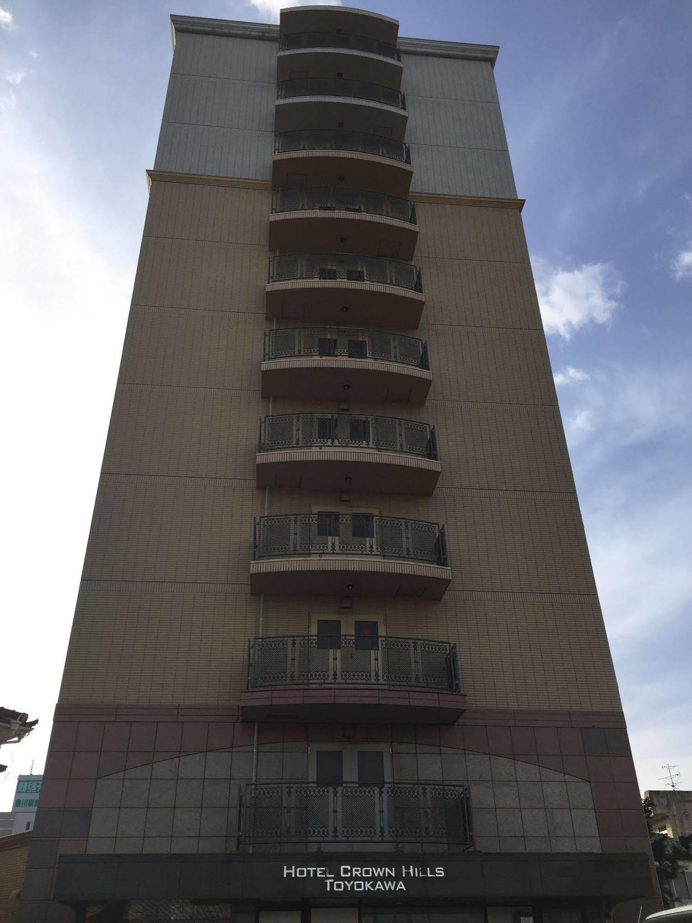 Hotel Crown Hills Toyokawa Buitenkant foto