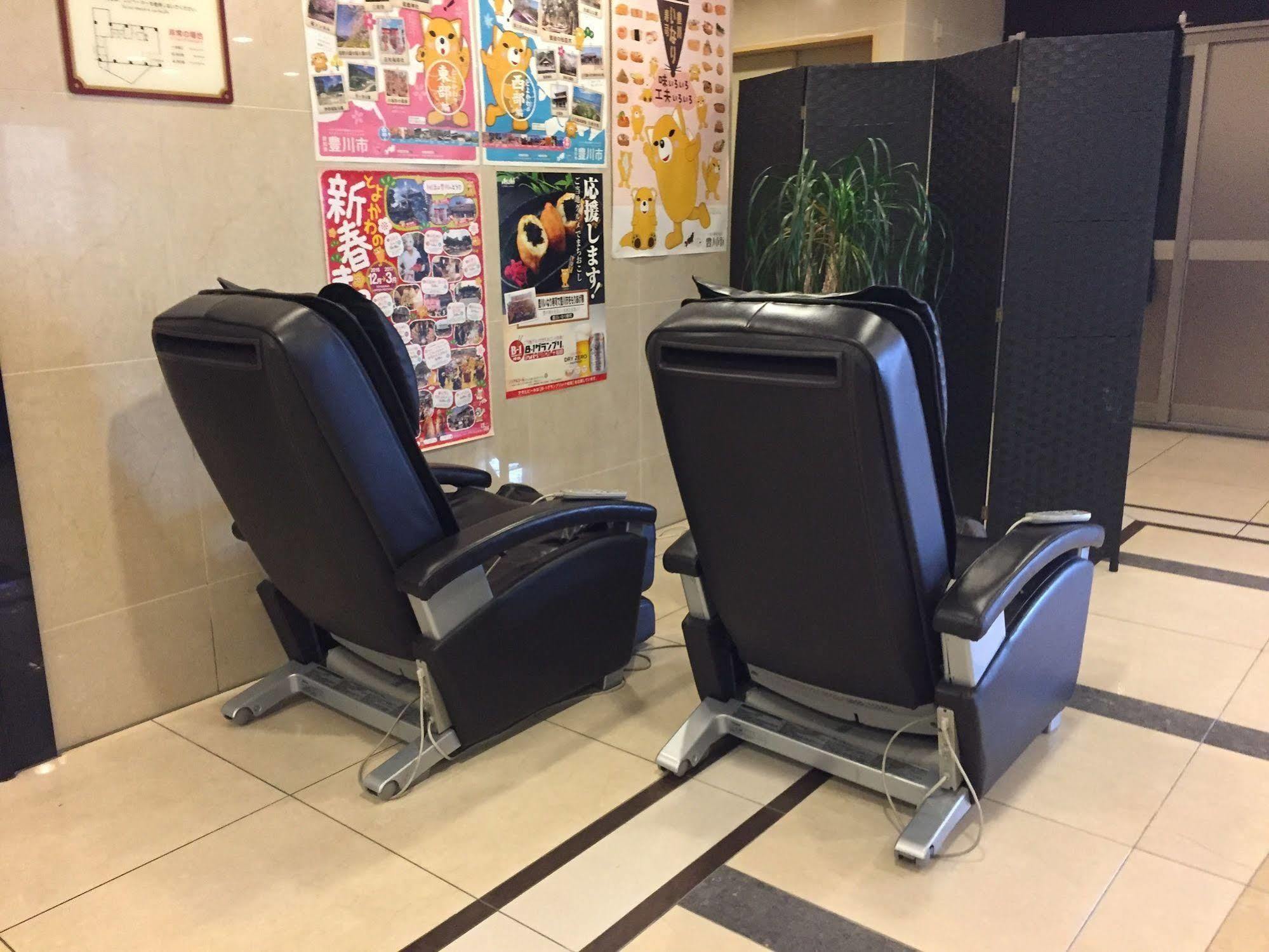 Hotel Crown Hills Toyokawa Buitenkant foto